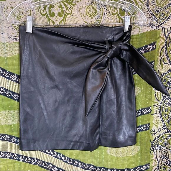 NWT Jason Wu Black Faux Leather Wrap Mini Skirt Size Small - Picture 2 of 16